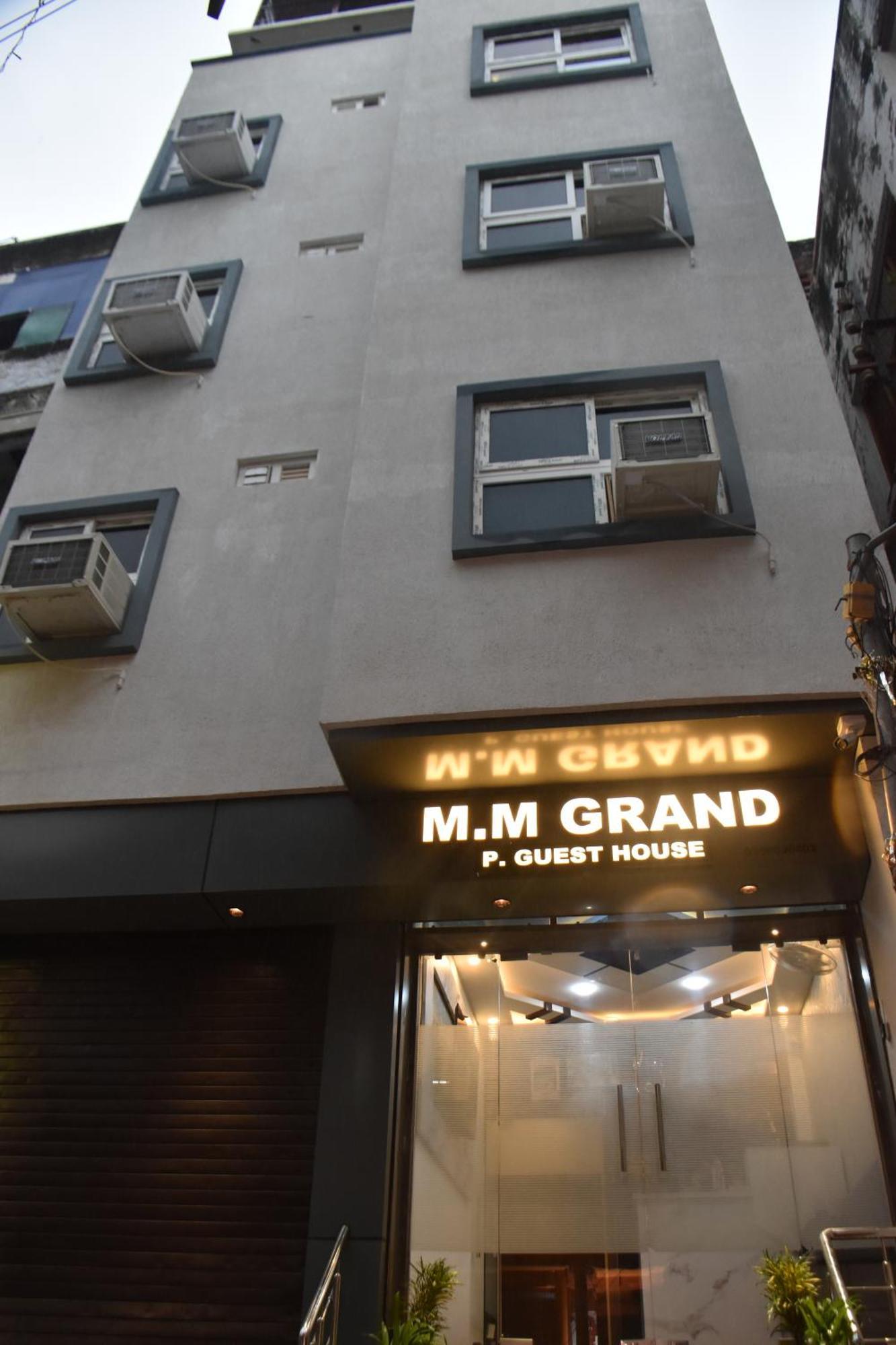 Mm Grand, 1 Km To Kashi Vishwanath Temple And Main Ghat - Varanasi — Photos 1
